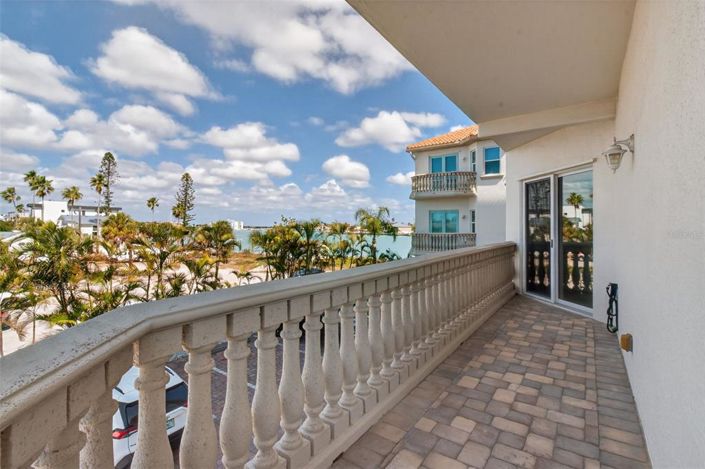 Image No.37-3 Bed Property for sale