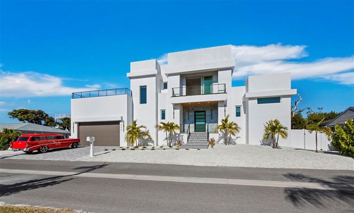 Image No.2-4 Bed Property for sale