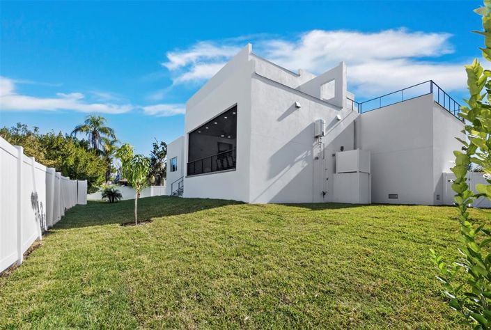 Image No.44-4 Bed Property for sale