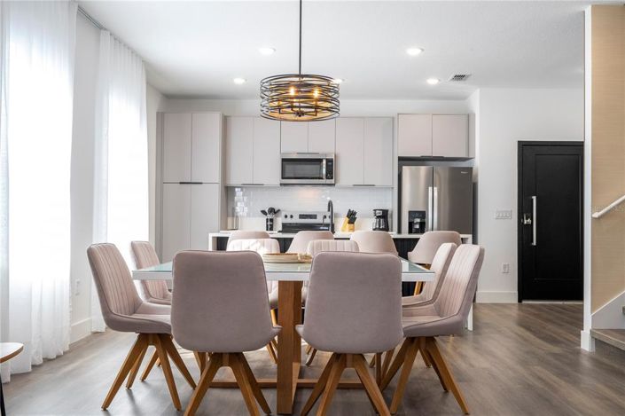 Image No.19-5 Bed Townhouse for sale