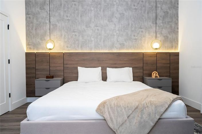 Image No.24-5 Bed Townhouse for sale