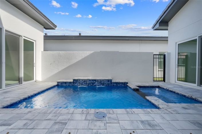 Image No.10-3 Bed Property for sale