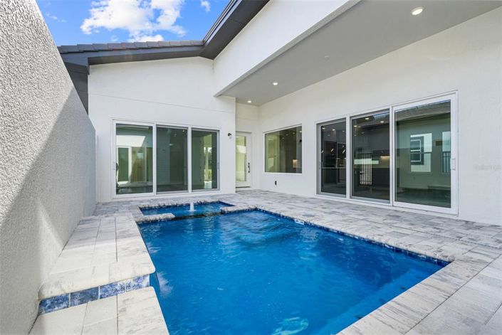 Image No.12-3 Bed Property for sale