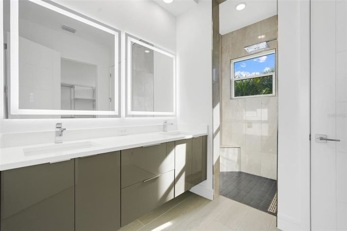 Image No.29-3 Bed Property for sale