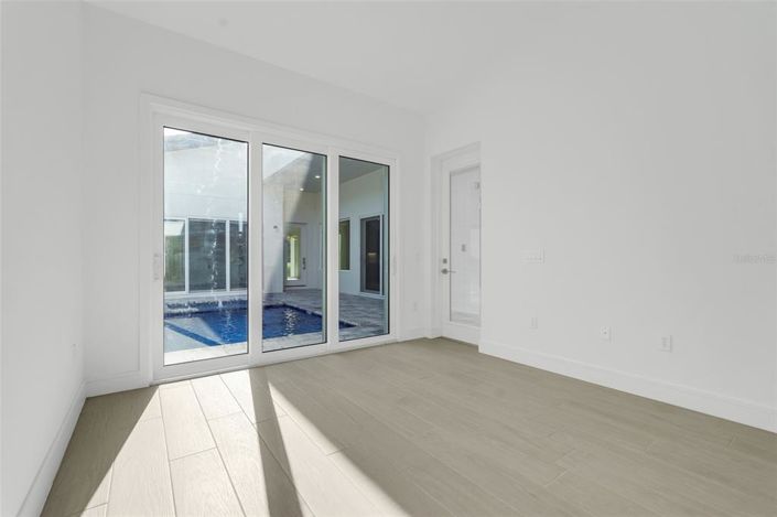 Image No.37-3 Bed Property for sale