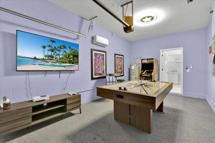 Image No.10-6 Bed Property for sale