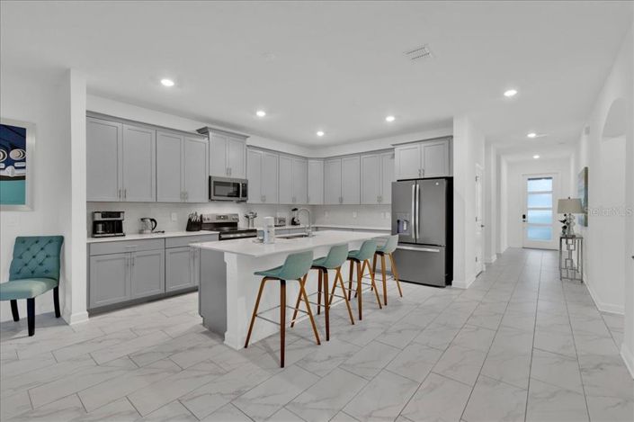 Image No.2-6 Bed Property for sale