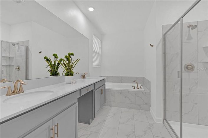 Image No.21-6 Bed Property for sale