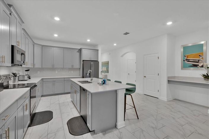 Image No.3-6 Bed Property for sale