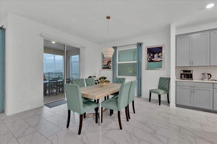 Image No.4-6 Bed Property for sale