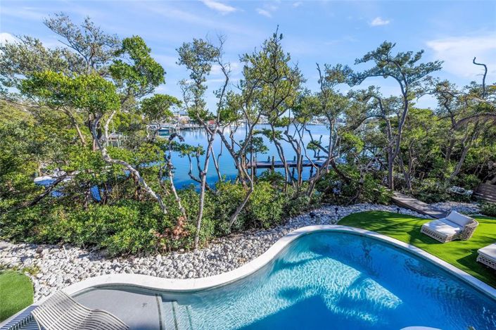 Image No.17-5 Bed Property for sale