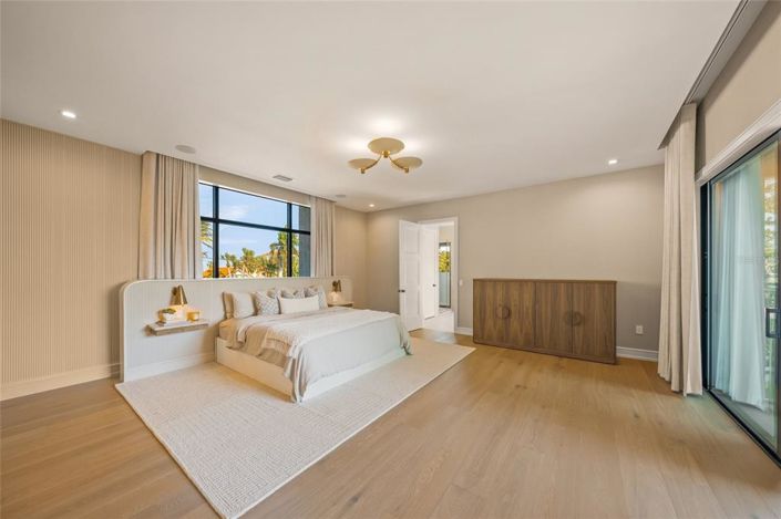 Image No.18-5 Bed Property for sale