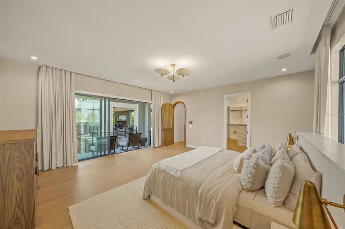 Image No.19-5 Bed Property for sale