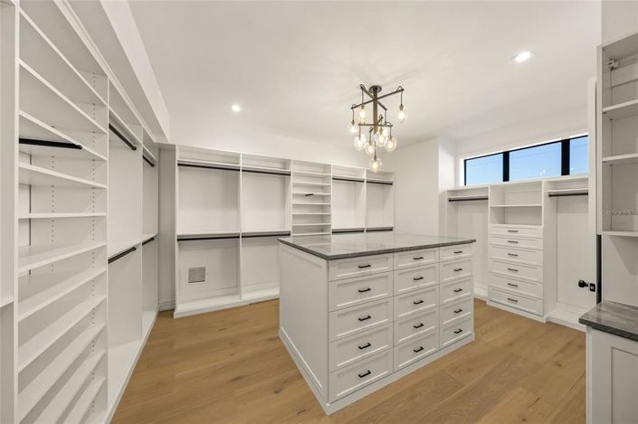 Image No.21-5 Bed Property for sale