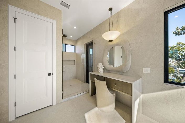 Image No.22-5 Bed Property for sale