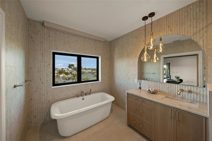 Image No.27-5 Bed Property for sale