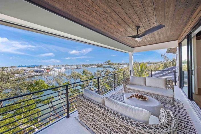 Image No.28-5 Bed Property for sale