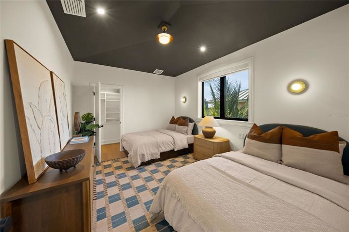 Image No.29-5 Bed Property for sale