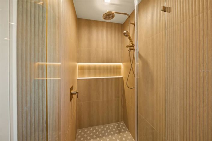 Image No.33-5 Bed Property for sale