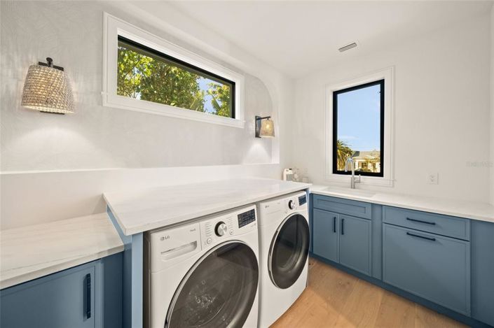 Image No.36-5 Bed Property for sale