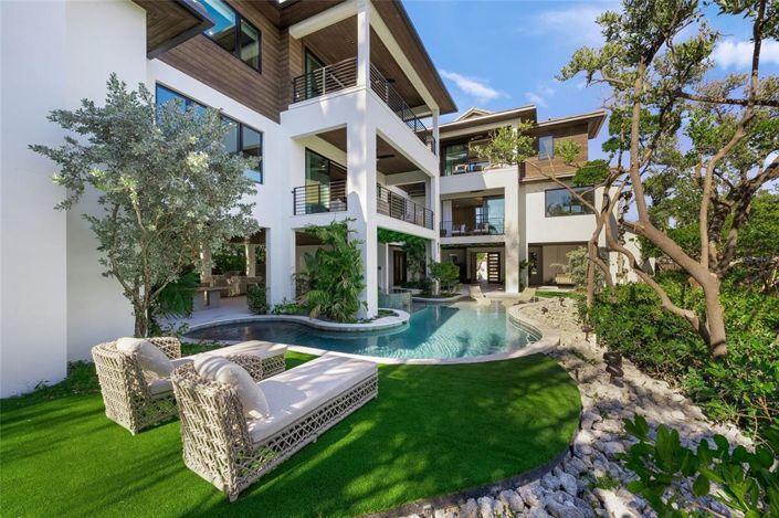 Image No.40-5 Bed Property for sale