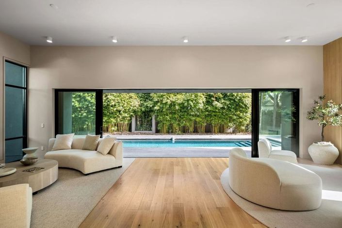 Image No.14-4 Bed Property for sale