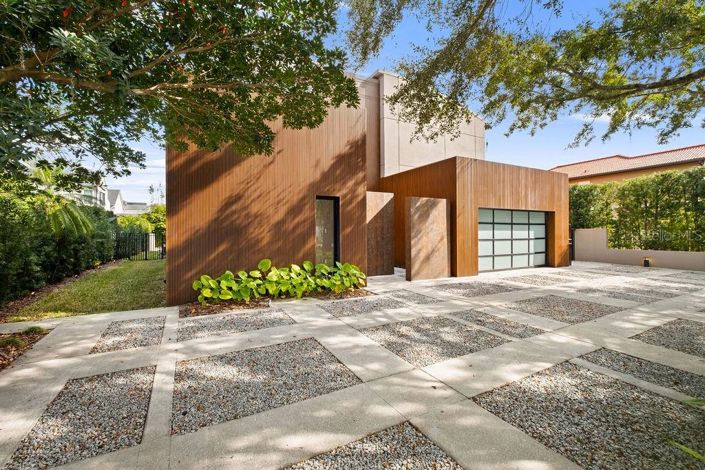 Image No.4-4 Bed Property for sale