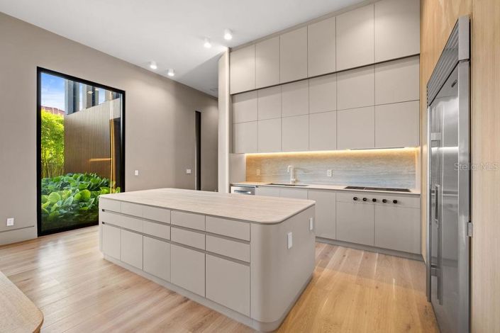 Image No.44-4 Bed Property for sale