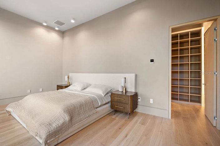 Image No.54-4 Bed Property for sale