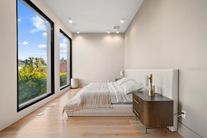 Image No.55-4 Bed Property for sale