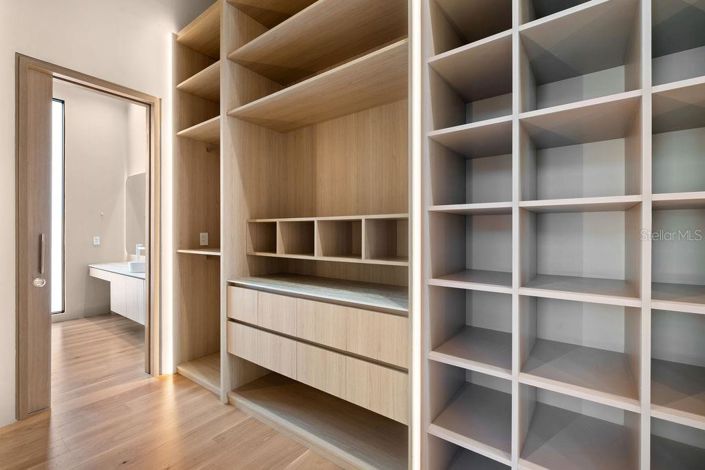 Image No.56-4 Bed Property for sale