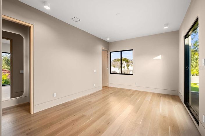 Image No.60-4 Bed Property for sale