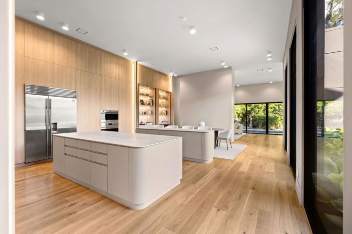 Image No.9-4 Bed Property for sale