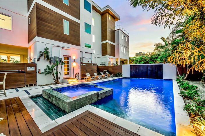 Image No.10-5 Bed Property for sale