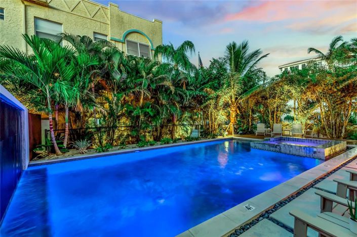 Image No.14-5 Bed Property for sale