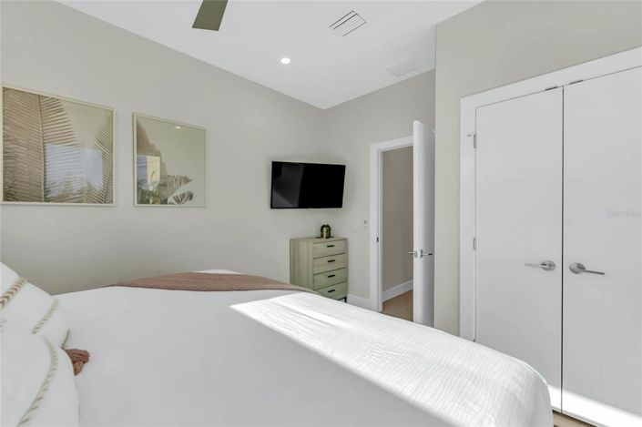 Image No.32-5 Bed Property for sale