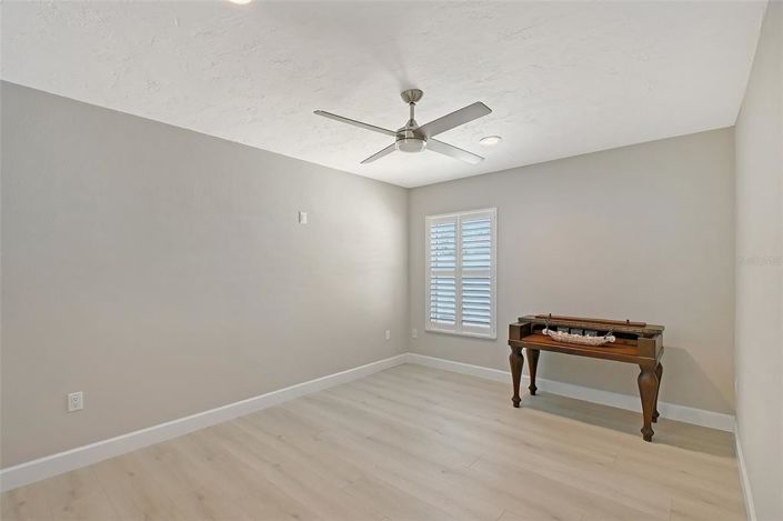 Image No.30-3 Bed Property for sale