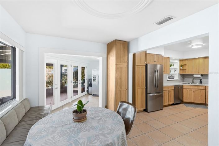 Image No.10-3 Bed Property for sale