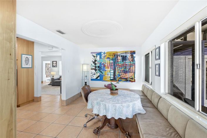 Image No.12-3 Bed Property for sale