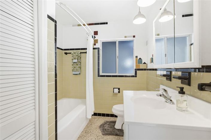 Image No.22-3 Bed Property for sale