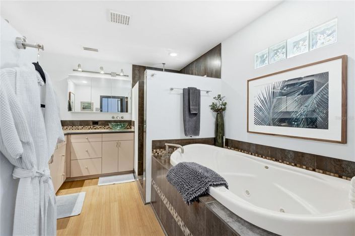 Image No.36-3 Bed Property for sale