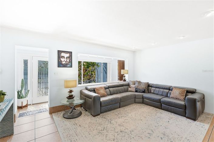 Image No.7-3 Bed Property for sale