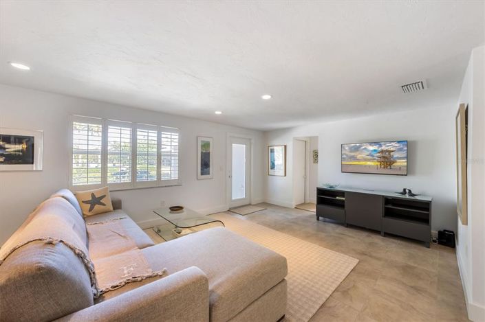 Image No.15-2 Bed Property for sale