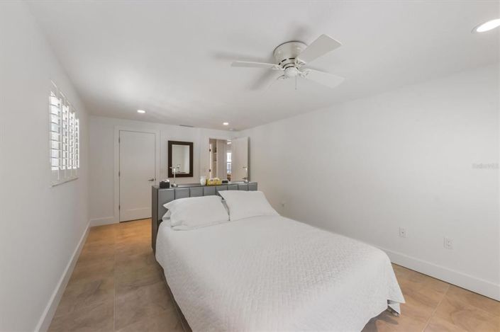 Image No.17-2 Bed Property for sale