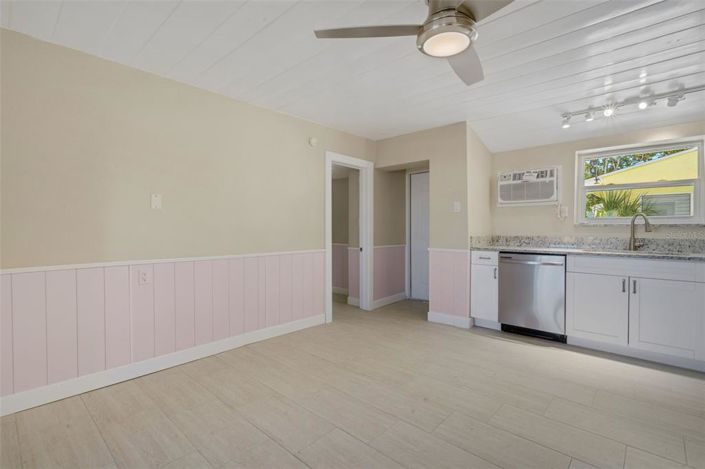 Image No.9-2 Bed Property for sale