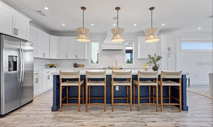 Image No.15-8 Bed Property for sale