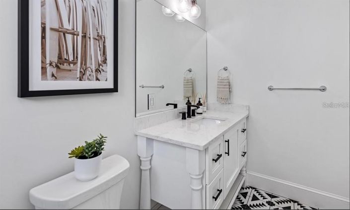 Image No.28-8 Bed Property for sale