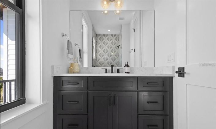 Image No.55-8 Bed Property for sale