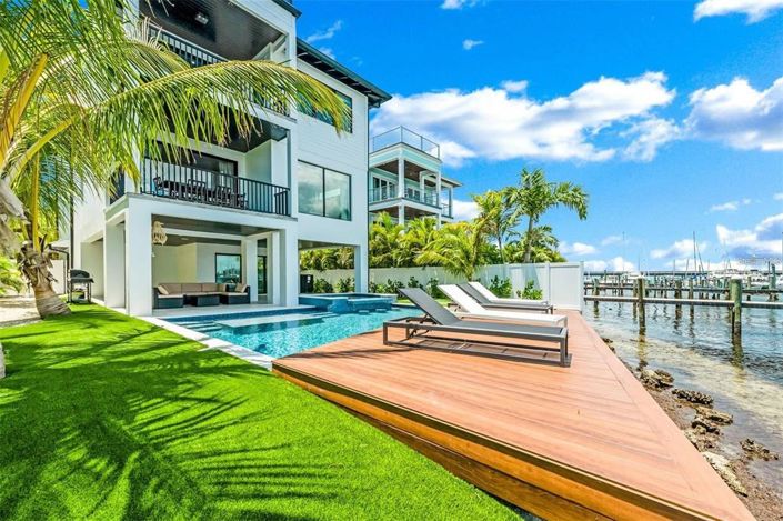 Image No.6-8 Bed Property for sale