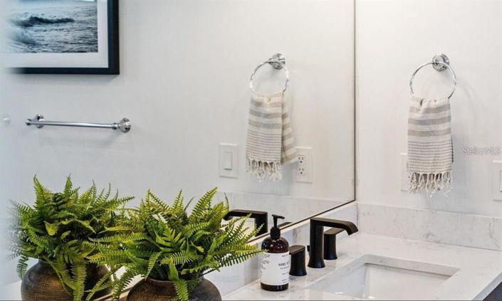 Image No.60-8 Bed Property for sale